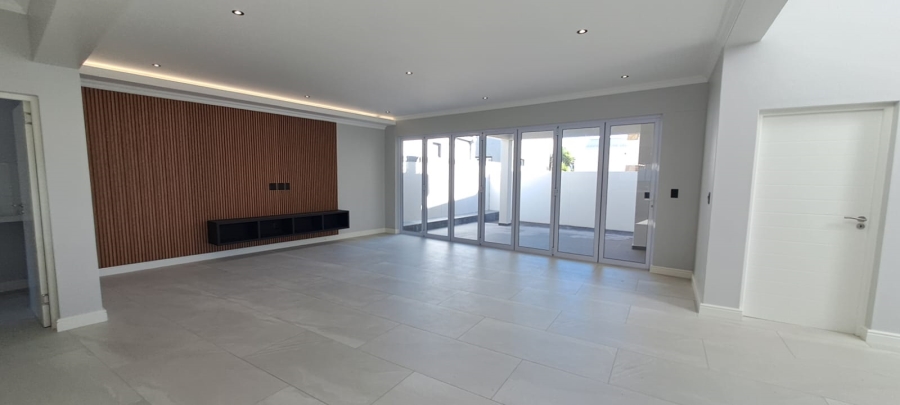 3 Bedroom Property for Sale in Calypso Beach Western Cape